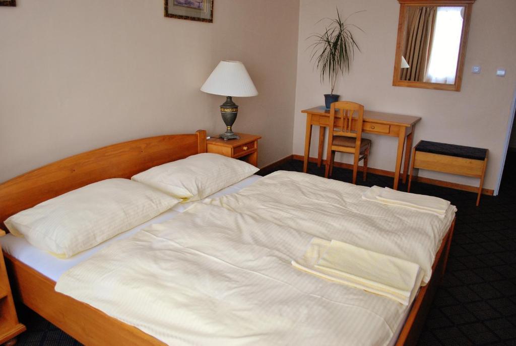 Hotel Patria Trutnov Chambre photo